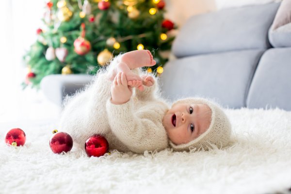 赤ちゃんへ贈るクリスマスプレゼント 人気ランキング選 0歳 1歳の月齢別におすすめギフトを大特集 プレゼント ギフトのギフトモール