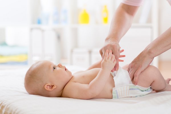 10 Rekomendasi Popok Bayi Terbaik yang Lembut dan Aman untuk Bayi  (2022)