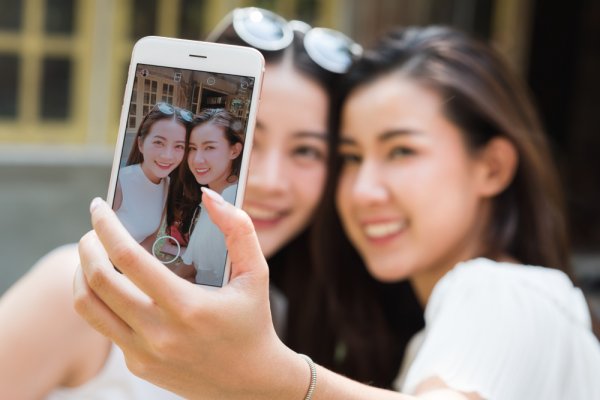30 Rekomendasi dari Ahli Produk Handphone Buatan Korea Terbaik dan Tahan Banting (2023)