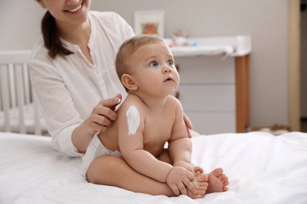 14 Rekomendasi Balsem Bayi Untuk Batuk Pilek, Aman Bagi si Kecil (2023)