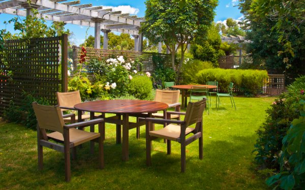 10 mẫu bàn ghế gỗ ngoài trời đẹp và bắt mắt tô điểm thêm cho ngôi nhà của bạn (năm 2022)