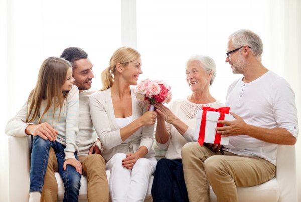 Show Admiration and Love to your Parents Through Gifts That Show Gratitude. The are the 10 Best Thank You Gifts to Parents in 2022!