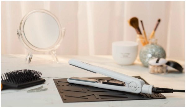 Love the Sleek, Not-a-Hair-out-of-Place Look(2021)? Read on to Find out Which Hair Straightening Brushes Made the cut.