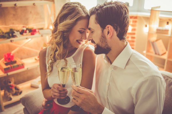 Inspirasi Hadiah Unik untuk Anniversary Pernikahan, Rekomendasi Pakar Hubungan Harmonis (2023)