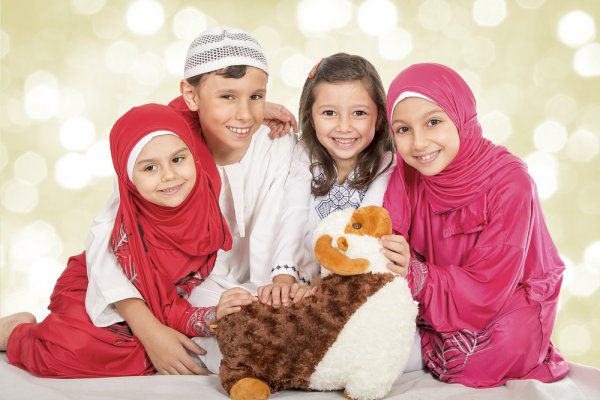 Ajarkan Anak Mematuhi Agama Sejak Dini dengan 9 Pilihan Baju Anak Muslim yang Oke dan Fashionable Ini!
