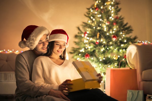 Jadikan Momentum Natal 2023 Menjadi Berkesan dengan Pilihan 30 Hadiah Natal untuk Pasangan, Rekomendasi dari Ahlinya!