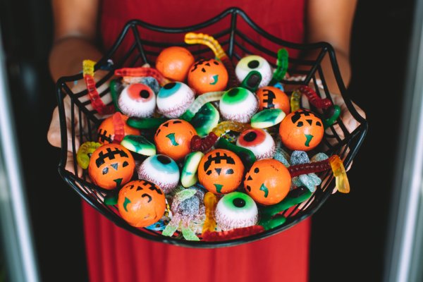 10 ý tưởng làm quà Halloween handmade dành tặng cho những người thân yêu (năm 2022)
