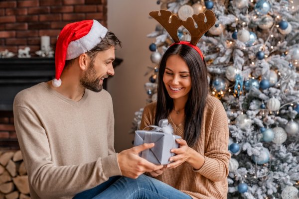 Gợi ý 10 món quà Noel ý nghĩa và thiết thực nhất tặng bạn gái (năm 2021)