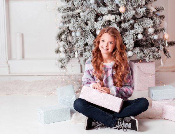 中学生の彼女に贈るクリスマスプレゼント 人気ランキングtop ネックレスやマフラーなどおすすめギフトを紹介 ベストプレゼントガイド