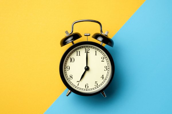 10 đồng hồ báo thức thông minh giúp bạn luôn đúng giờ (năm 2022)