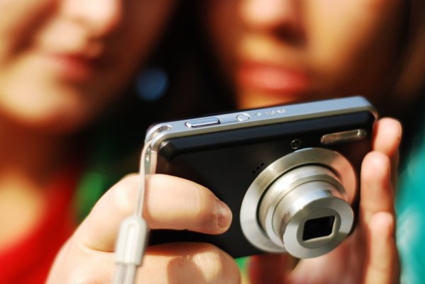 Pilihan 10 Kamera Pocket Terbaik yang Bisa Menghasilkan Gambar Setara Kamera DSLR