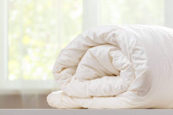 Buat Tidur Anda Makin Nyaman Dengan 11 Merk Bed Cover Terbaik Ini (2023)