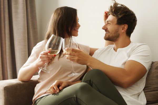 10 Rekomendasi Minuman Wine yang Cocok Menemani Dinner Romantis bersama Pasangan! (2021)