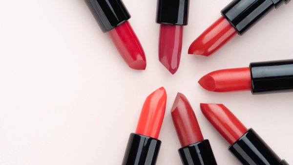 Buat Wajah Lebih Menarik dengan 15 Rekomendasi Lipstik Make Over Terbaik Best Seller! (2023)