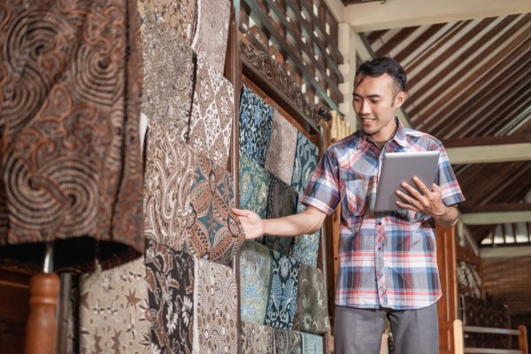 15 Rekomendasi Batik Pria dengan Motif Elegan yang Wajib Ada di Lemari! (2023)