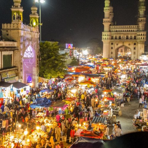 हैदराबाद की बेगम बाजार से ये 10 खास चीजें खरीदिए जो आपको जरूर पसंद आएंगी।हैदराबाद मोती की खरीदारी (2020)
