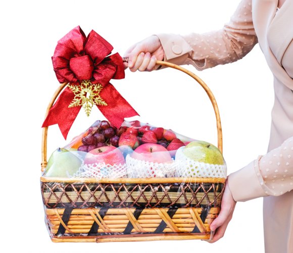 Leave a Lasting Impression on Loved Ones with a Thoughtful Food Gifts Basket. The Ultimate Guide to the Best Food Gifts Baskets & How to Pick and Pack Them (2020)