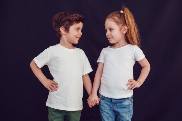 Laki atau Perempuan, Anak Anda Layak Mendapatkan Satu dari 10 Baju Branded Berikut!