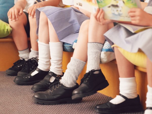 Siap Kembali ke Sekolah, Ini Pilihan 9+ Sepatu Sekolah yang Nyaman dan Mantap
