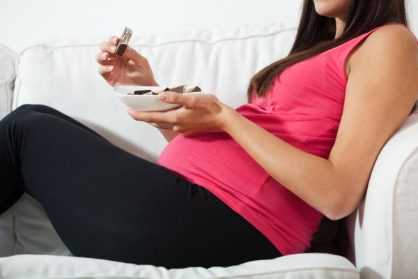 15 Rekomendasi Cemilan Ibu Hamil yang Sehat Terbaik! (2023)