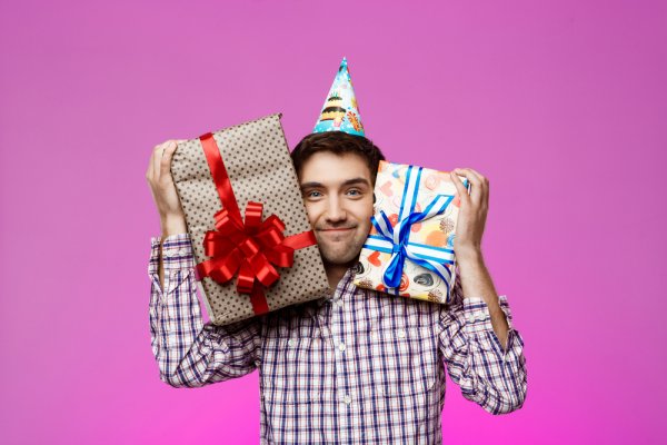 How to Make Your Beau as Happy as a Clam on His B'day and 12 Ideas and Gifts for Boyfriend on His Birthday