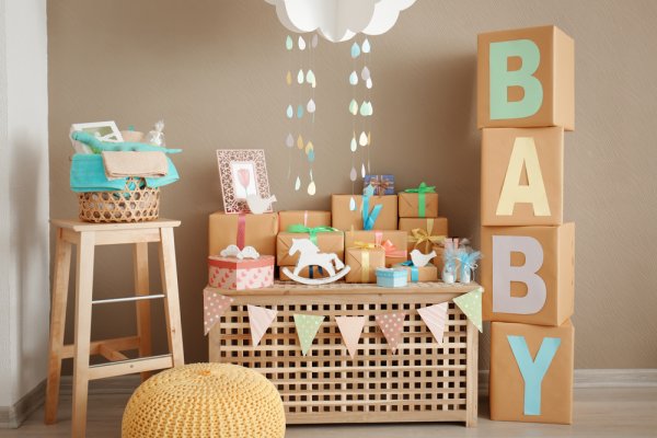 11 Ide Hadiah Baby Shower Untuk Calon Orang Tua Yang Tengah