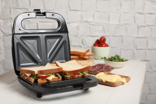 15 Rekomendasi Sandwich Maker Terbaik untuk Sarapan Praktis dan Lezat! (2023)