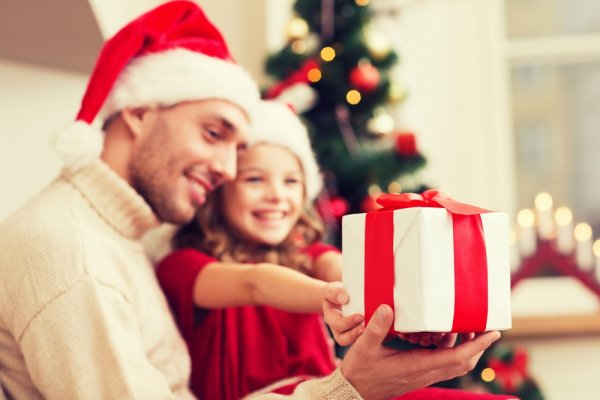 40代の夫に人気のクリスマスプレゼントランキング 財布やネクタイなどがおすすめ ベストプレゼントガイド