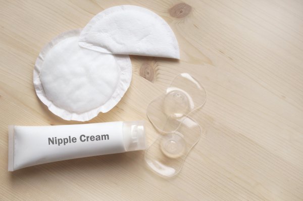 Memberi ASI Tetap Nyaman dengan 10 Rekomendasi Nipple Cream untuk Ibu Menyusui (2020)