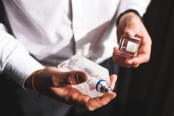 Lebih dari Sekadar Pewangi Tubuh, Ini 10 Rekomendasi Parfum Pria Terbaik untuk Pria (2020)