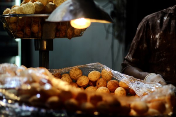 Give a Unique Twist to India's Favourite Street Food! Check Out Some Mouth-Watering Twists to Pani Puri with 10 Places Having the Best Pani Puri in Mumbai (2019)