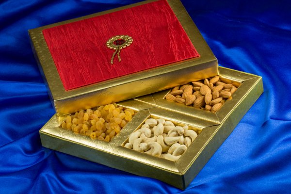 Brighten Up This Festive Season with a Diwali Gift of Dry Fruits: 10 Best Gift Boxes of the Healthy and Traditional Diwali Gift