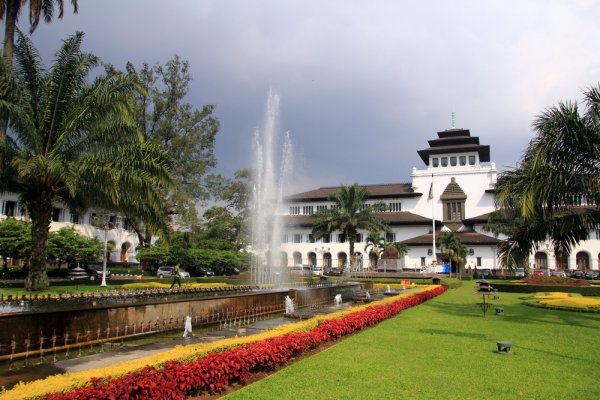 Berwisata dan Menginap di 10 Hotel Pilihan di Bandung 