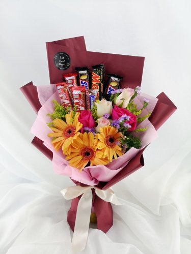 Want to Make Your Loved One's Smile? Gift Your Special Ones with Best Chocolate Bouquet with Flowers to Heighten up the Joy of Moments (2022) 