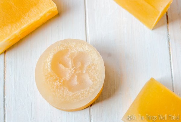 Rasakan Khasiat 8+Rekomendasi Sabun Lemon Plus Cara Membuatnya Sendiri (2023)