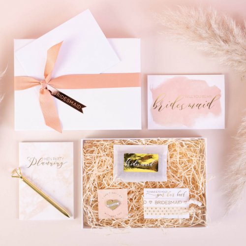 Need a Little Help Finding the Perfect Bridesmaid Proposal Gifts for Your Crew(2022)? Shop Our 10 Favourite Pre-Packed Bridesmaid Proposal Boxes