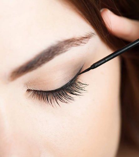 The 10 Best Eyeliners in India That Won't Smear or Smudge No Matter What! Plus Tips on Applying Eyeliner and How to Get the Perfect Wing Tips (2019)