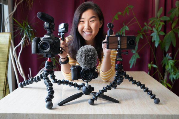 What’s the Best Vlogging Camera for 2022? 30 Best Cameras for Vlogging that Make Content Creation Easy, Handpicked for You!
