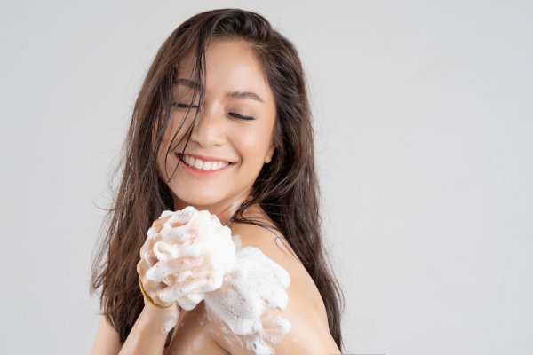 10 loại kem tắm trắng hiệu quả cho bạn làn da trắng sáng và căng bóng rạng ngời (năm 2022)