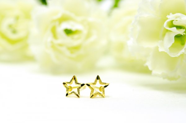 0.2ct ファッション 立体的な薔薇が可愛い！18金 K18 YG ローズ