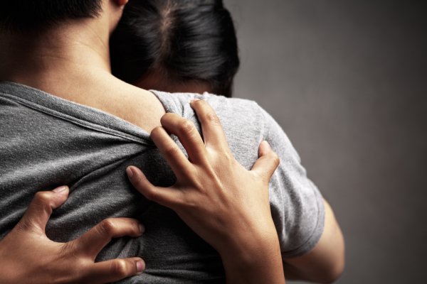10 Supportive Gifts for Husband After Miscarriage and How to Cope with the Loss of a Baby (2019)