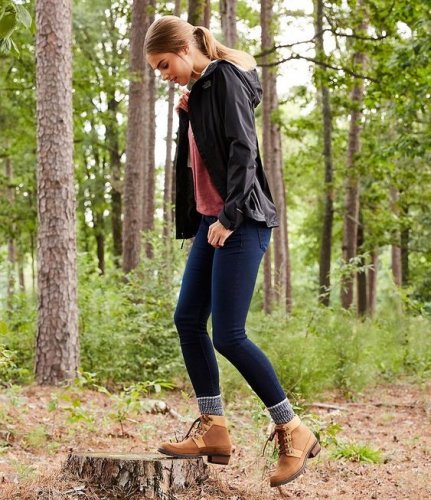 पर्वत प्रेमी महिलाओं में  ट्रेकिंग के लिए प्राकृतिक झुकाव होता है(2020):महिलाओं के लिए सर्वश्रेष्ठ ट्रेकिंग जूते की एक व्यापक सूची