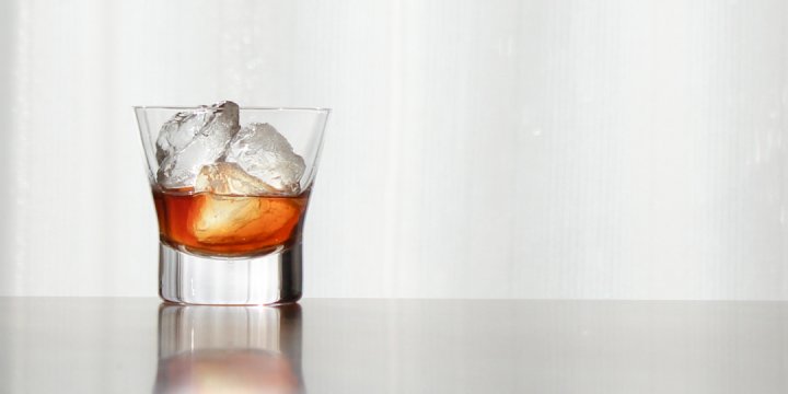 プレゼントに人気のウイスキーグラス12選！バカラなどおすすめのグラスをご紹介 | ベストプレゼントガイド