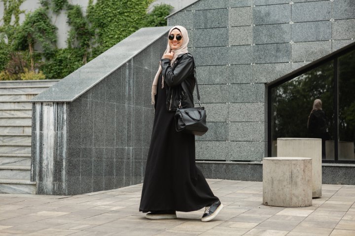 10 Rekomendasi Fashion Hijab untuk Wanita Gemuk yang Bikin Tubuh Tampak