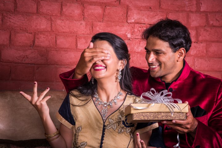 make-your-wife-feel-like-a-queen-this-karva-chauth-7-gift-ideas-and