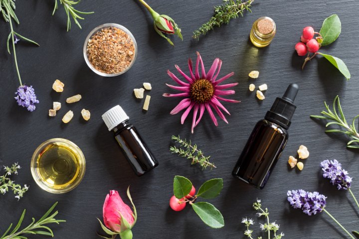 8 Rekomendasi Essential Oil Ini Aman Digunakan untuk Bayi (2020)