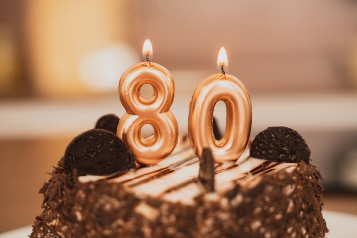 80歳をお祝いするプレゼント 人気ランキングTOP10！健康グッズなど誕生日向きのギフトを厳選！