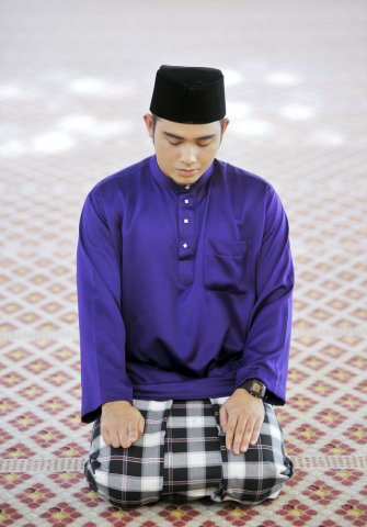 9 Pilihan Terbaik Kursi Shalat untuk Para Lansia dan Orang  