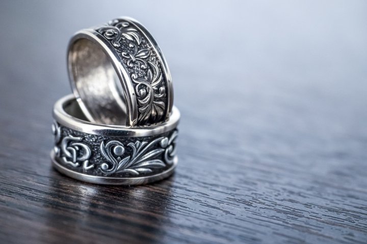 5 Kombinasi Cincin Perak yang Elegan dan Pasti Cantik Melingkar di Jari