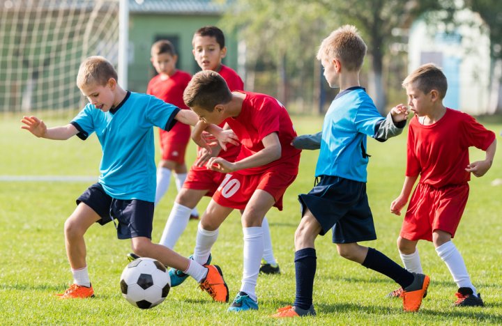 10 Rekomendasi Baju  Bayi Bertema Bola  yang Bikin Si  Kecil 